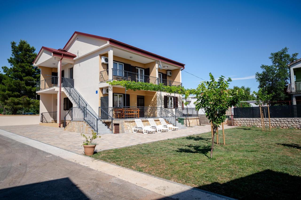Apartments Zora Seline Bagian luar foto